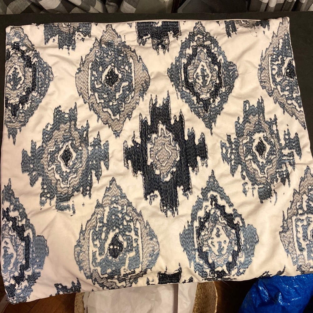 Callisto Home pillow cover square metallic embroidered 21’in x 22’in full zipEUC